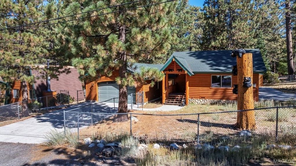 Photo of 787 Ford Lane, Big Bear Lake, CA 92315 (MLS # 32502399)