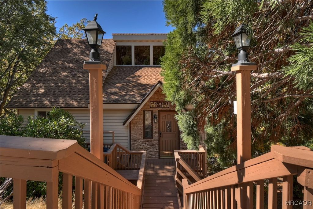 Photo of 1198 Evergreen Lane, Lake Arrowhead, CA 92352 (MLS # 32502535)