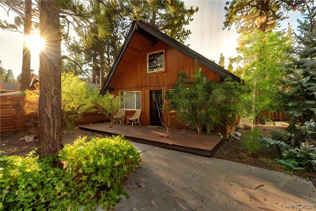 Photo of 375 W Tiger Lily Drive, Big Bear City, CA 92314 (MLS # 32601216)