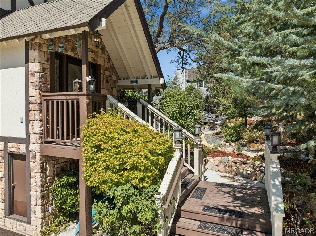 Photo of 1298 Yellowstone Drive, Lake Arrowhead, CA 92352 (MLS # 32601858)