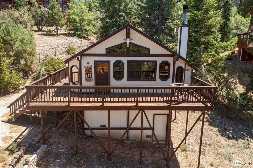Photo of 819 Cameron Drive, Big Bear Lake, CA 92315 (MLS # 32501512)