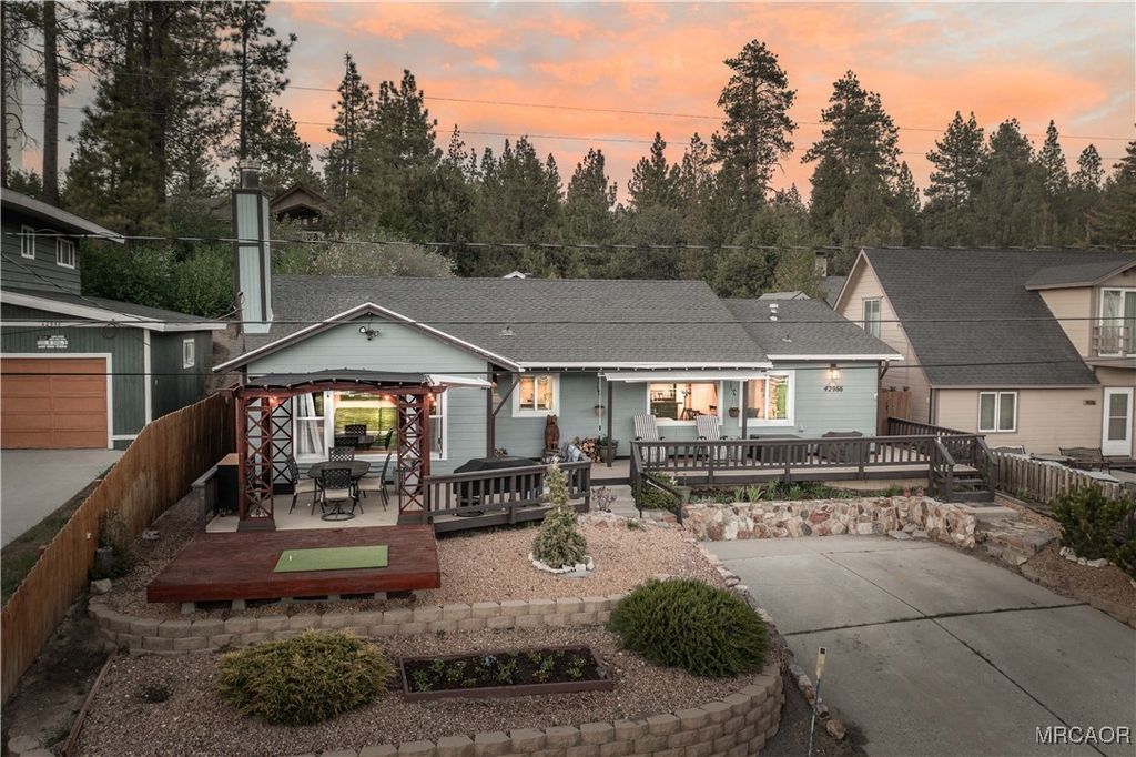 Photo of 42966 Moonridge Road, Big Bear Lake, CA 92315 (MLS # 32600144)