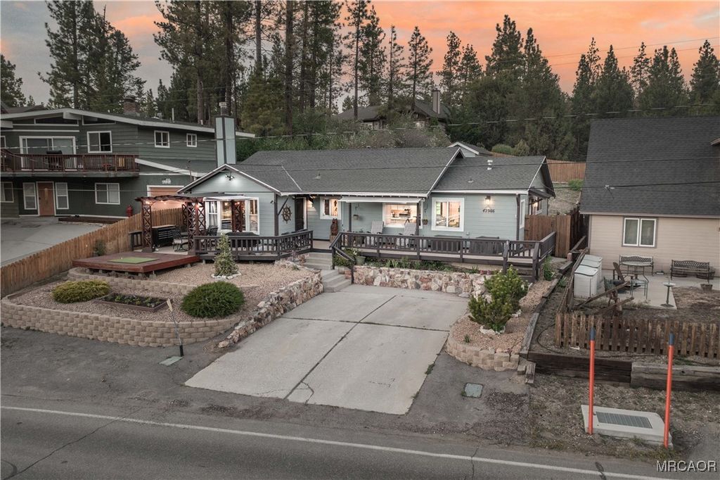 Photo of 42966 Moonridge Road, Big Bear Lake, CA 92315 (MLS # 32600144)