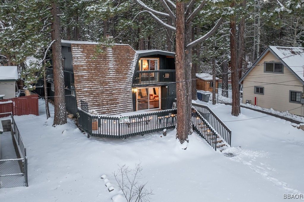 Photo of 42769 Peregrine Avenue, Big Bear Lake, CA 92315 (MLS # 32500526)