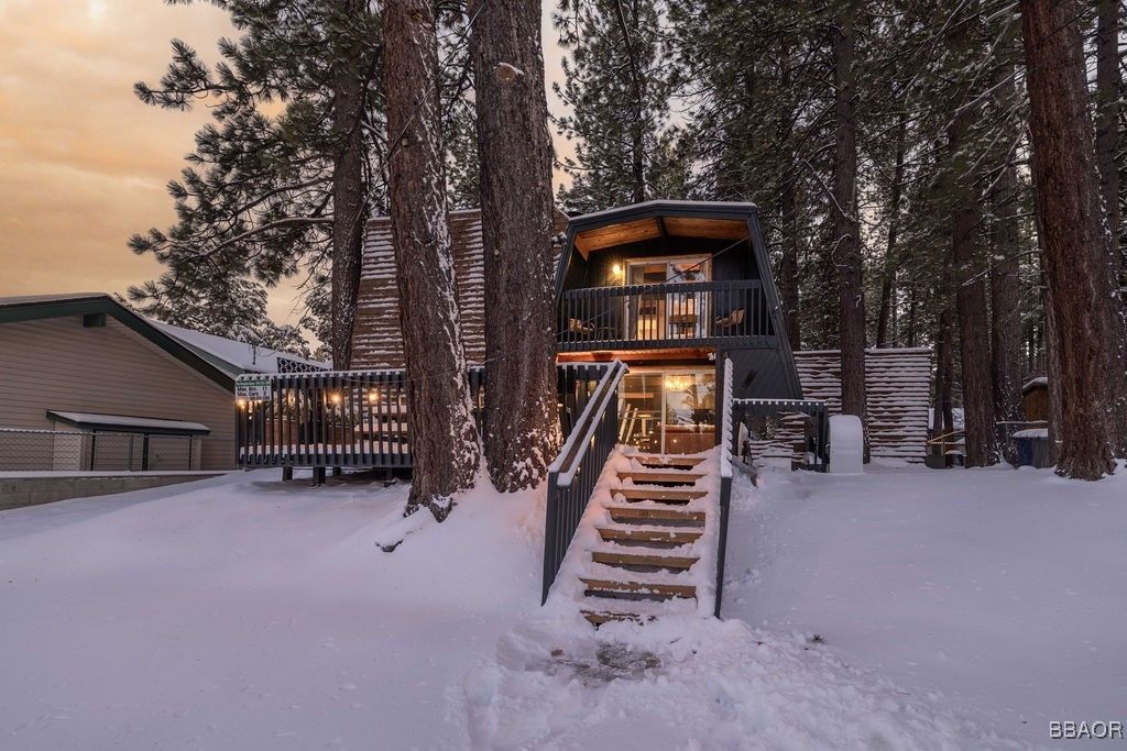 Photo of 42769 Peregrine Avenue, Big Bear Lake, CA 92315 (MLS # 32500526)