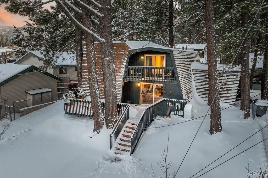 Photo of 42769 Peregrine Avenue, Big Bear Lake, CA 92315 (MLS # 32500526)