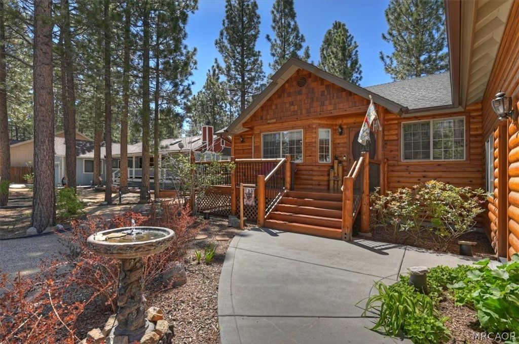 Photo of 606 E Mountain View Boulevard, Big Bear City, CA 92314 (MLS # 32600881)