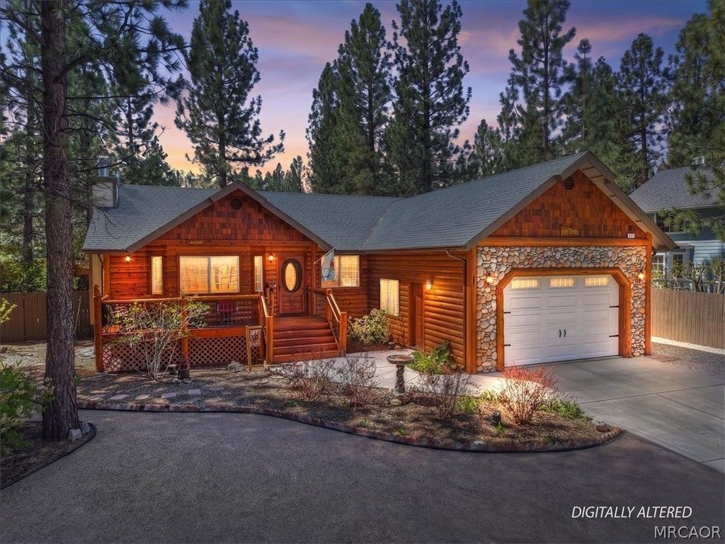 Photo of 606 E Mountain View Boulevard, Big Bear City, CA 92314 (MLS # 32600881)