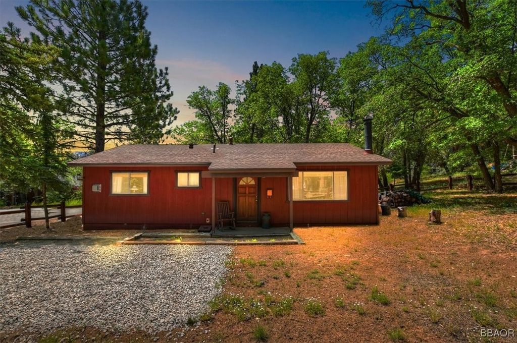 Photo of 1488 Rockspray Drive, Big Bear Lake, CA 92315 (MLS # 32501550)