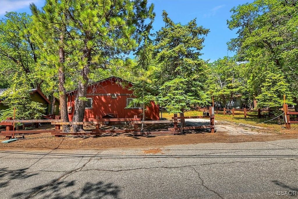 Photo of 1488 Rockspray Drive, Big Bear Lake, CA 92315 (MLS # 32501550)