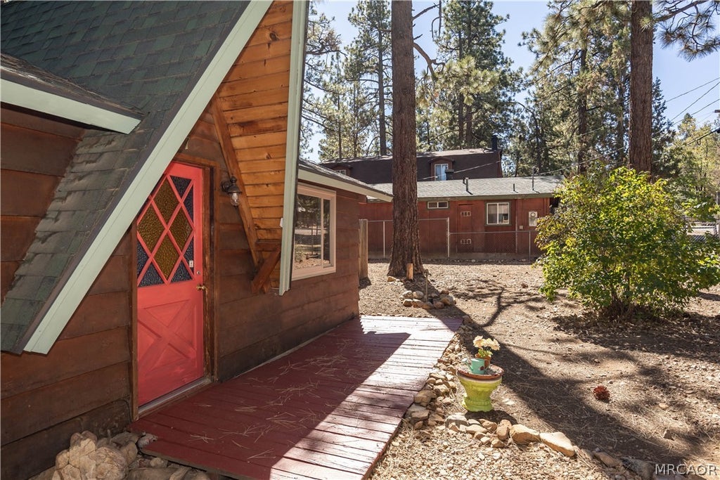 Photo of 337 Holmes Lane, Sugarloaf, CA 92386 (MLS # 32602128)