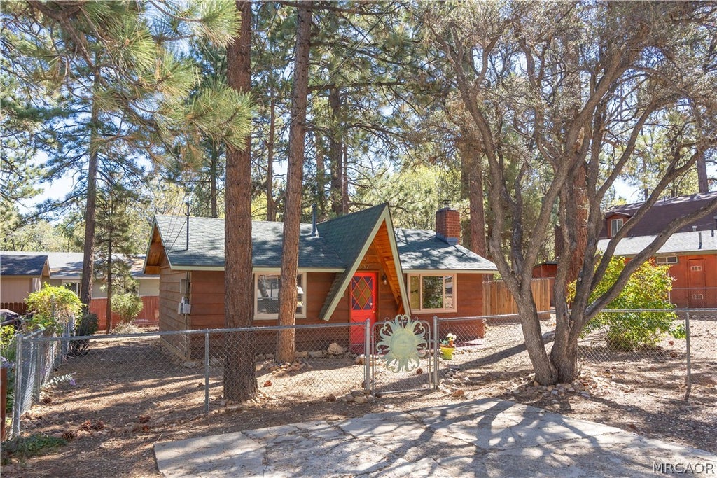 Photo of 337 Holmes Lane, Sugarloaf, CA 92386 (MLS # 32602128)