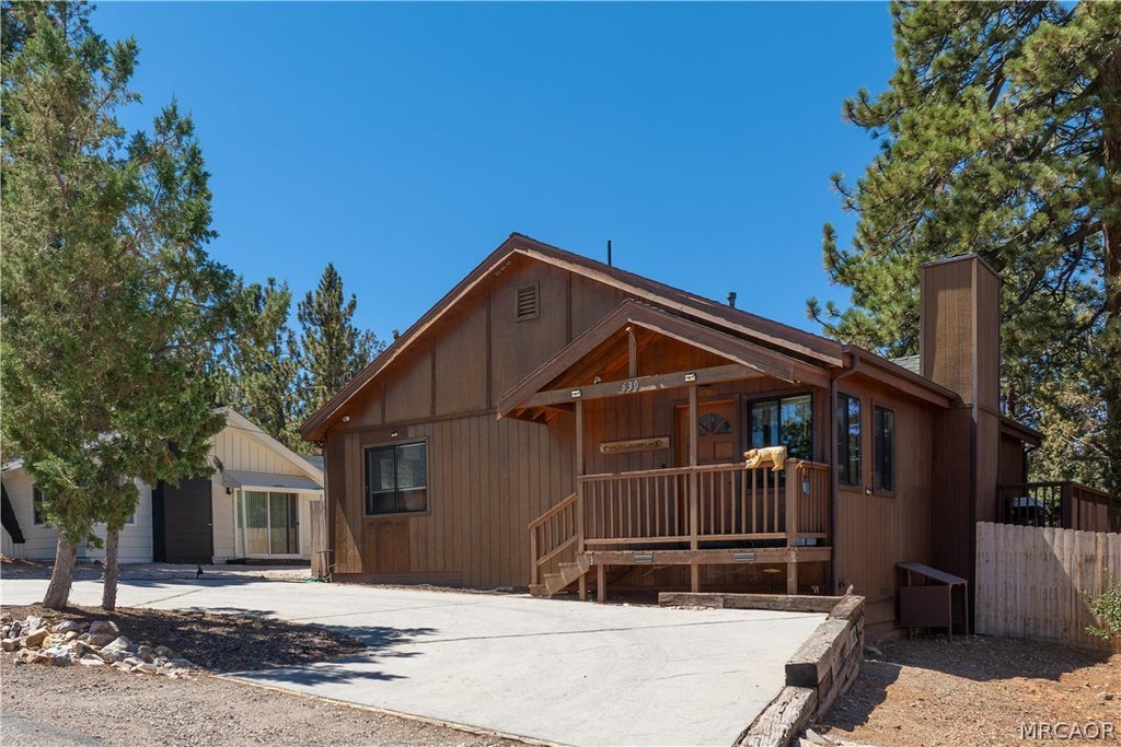 Photo of 630 Villa Grove Avenue, Big Bear City, CA 92314 (MLS # 32602001)