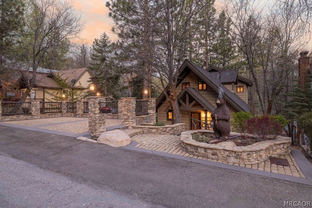 Photo of 802 Conklin Road, Big Bear Lake, CA 92315 (MLS # 32601021)