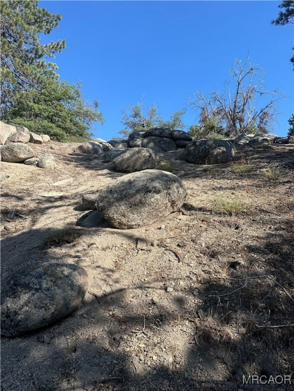 Photo of 0 Hillcrest Drive, Arrowbear, CA 92382 (MLS # 32502363)