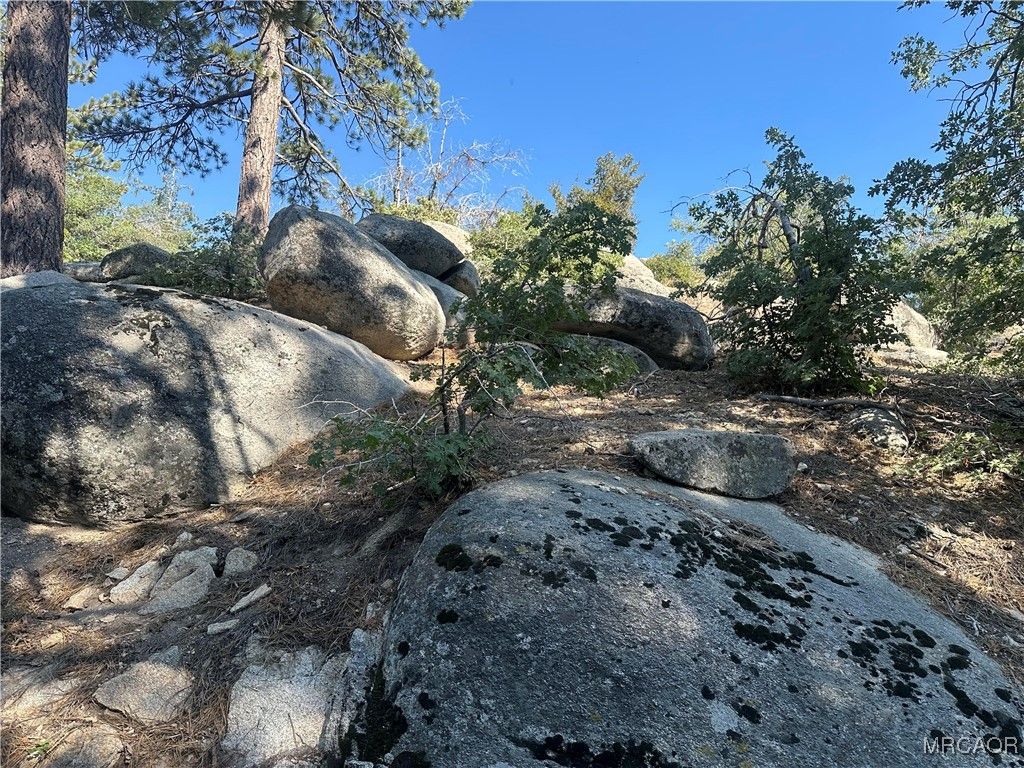 Photo of 0 Hillcrest Drive, Arrowbear, CA 92382 (MLS # 32502363)