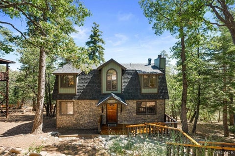 Photo of 1550 Tuolumne Road, Big Bear City, CA 92314 (MLS # 32601886)