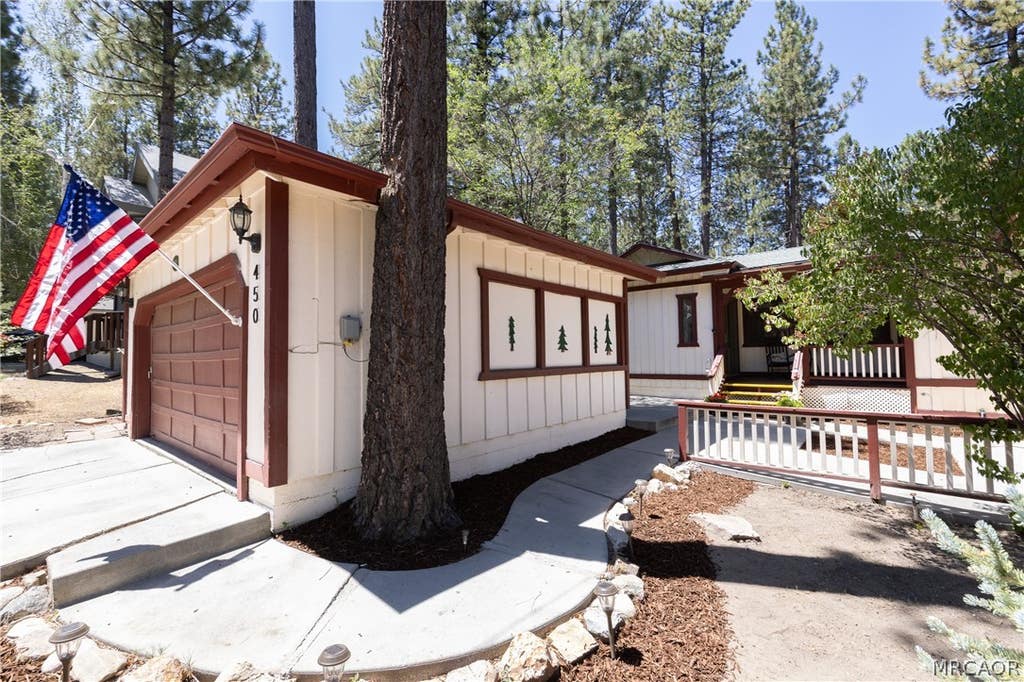 Photo of 450 Crystal Lake Road, Big Bear Lake, CA 92315 (MLS # 32601856)