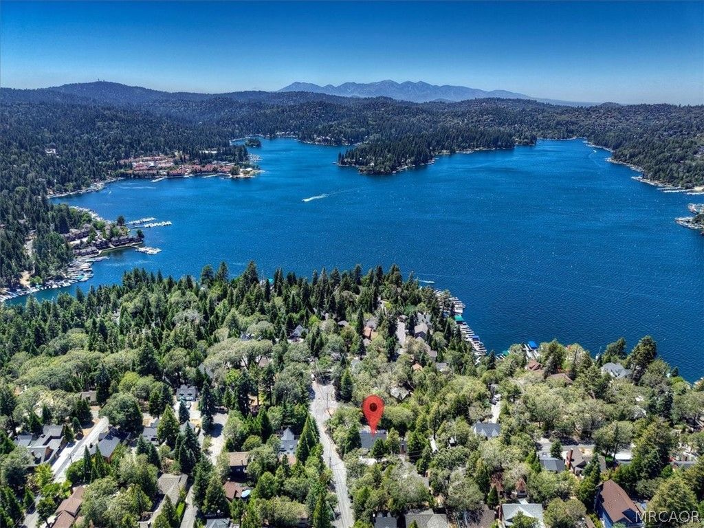 Photo of 334 Highland Drive, Lake Arrowhead, CA 92352 (MLS # 32601533)
