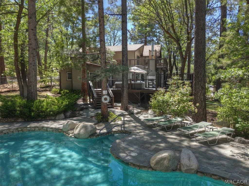 Photo of 813 Knight Avenue, Big Bear Lake, CA 92315 (MLS # 32601328)