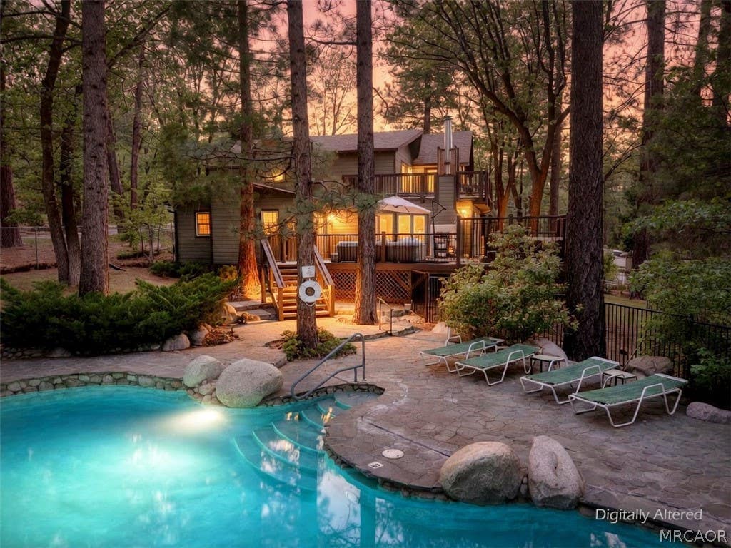 Photo of 813 Knight Avenue, Big Bear Lake, CA 92315 (MLS # 32601328)