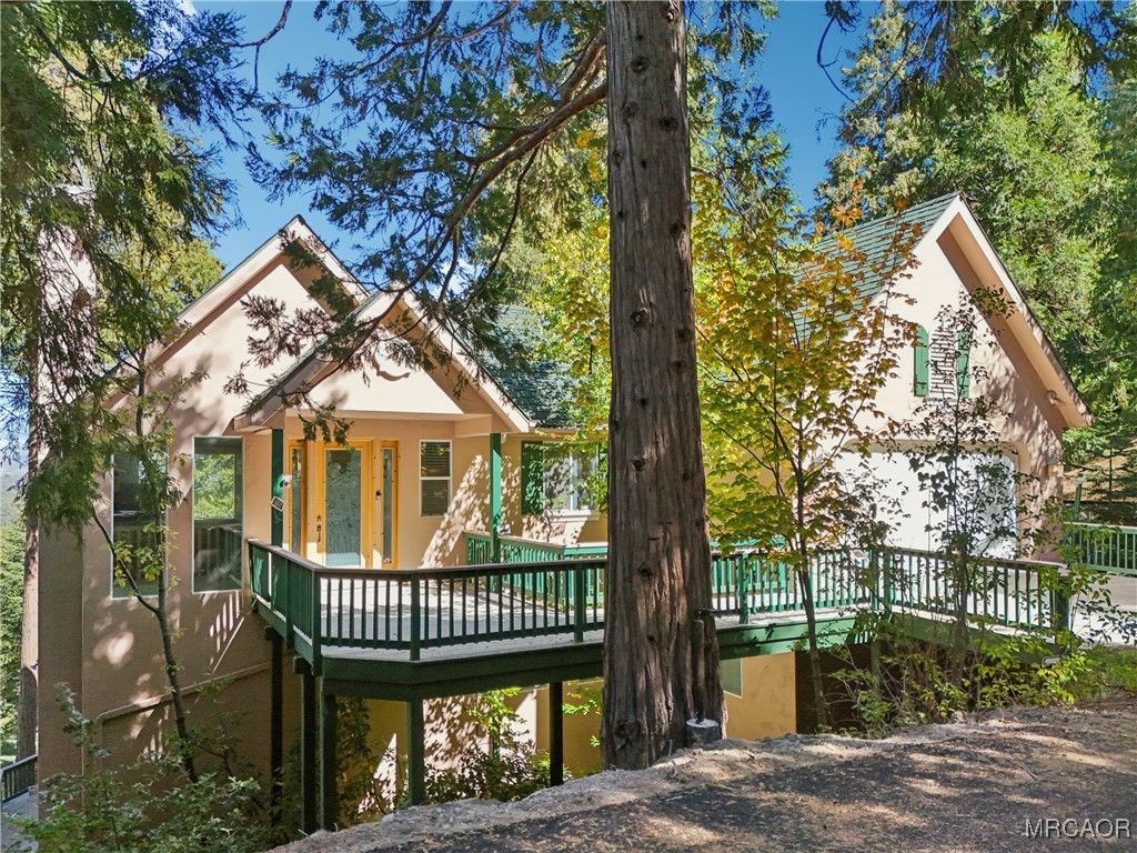 Photo of 277 Grizzly Road, Lake Arrowhead, CA 92317 (MLS # 32502411)