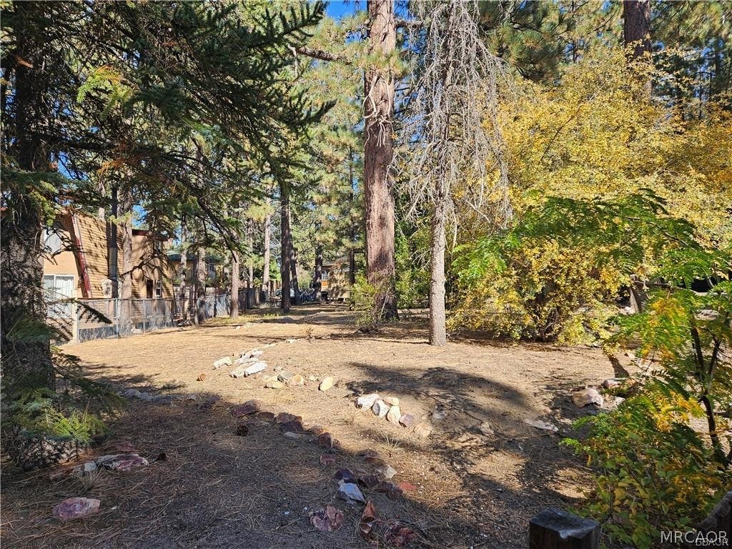 Photo of 725 S Edgemoor Road, Big Bear Lake, CA 92315 (MLS # 32601449)