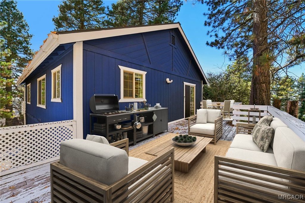 Photo of 30582 Ferndale Drive, Running Springs, CA 92382 (MLS # 32502803)