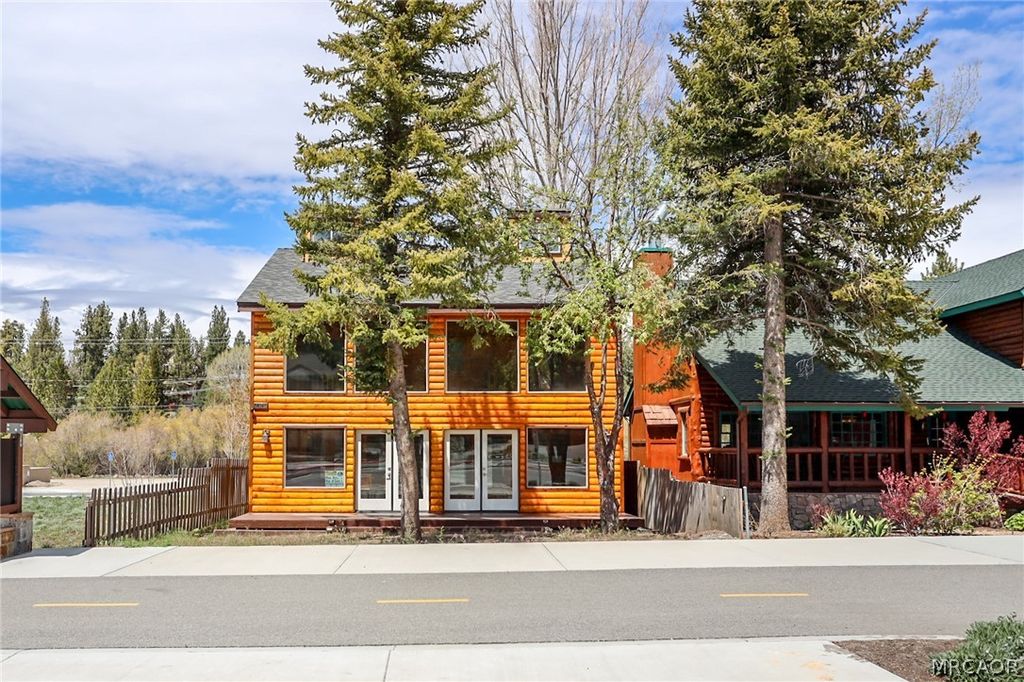Photo of 42638 Moonridge Road, Big Bear Lake, CA 92315 (MLS # 32600907)