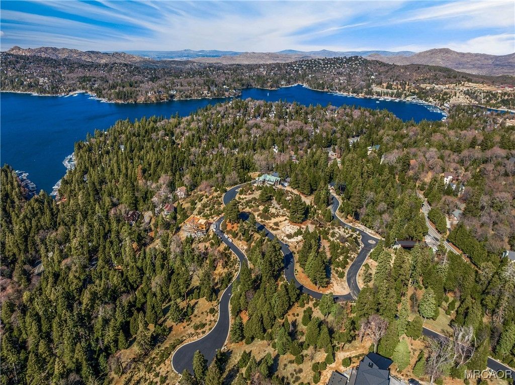Photo of 109 Mill Pond Road, Lake Arrowhead, CA 92352 (MLS # 32502439)