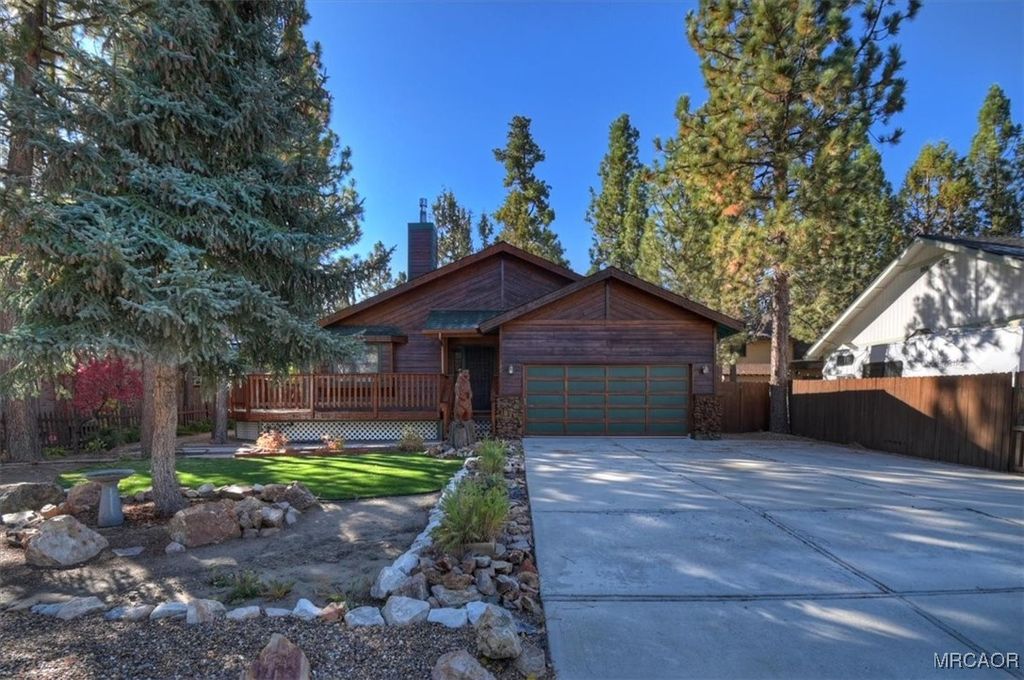 Photo of 524 E Mountain View Boulevard, Big Bear City, CA 92314 (MLS # 32502487)