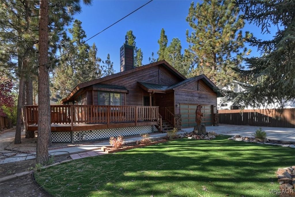 Photo of 524 E Mountain View Boulevard, Big Bear City, CA 92314 (MLS # 32502487)