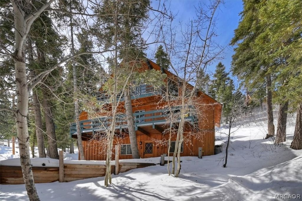 Photo of 1370 Primrose Court, Big Bear Lake, CA 92315 (MLS # 32600343)