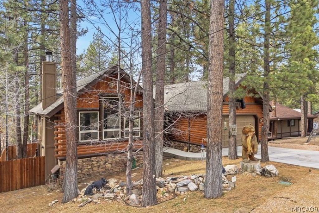 Photo of 160 Crystal Lake Road, Big Bear Lake, CA 92315 (MLS # 32600732)