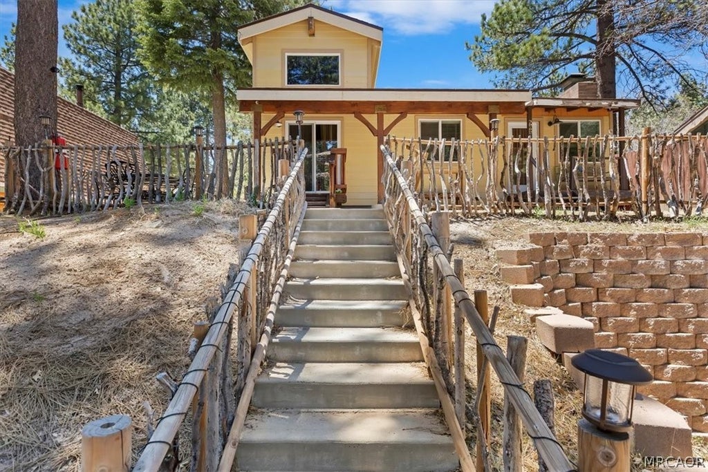 Photo of 582 Beechnut Drive, Green Valley Lake, CA 92341 (MLS # 32602283)
