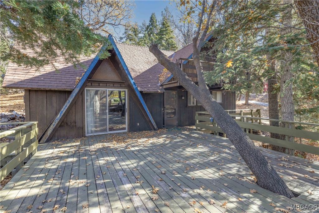 Photo of 1332 Siskiyou Drive, Big Bear Lake, CA 92315 (MLS # 32502661)