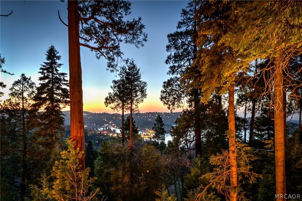 Photo of 540 Rose Quartz Drive, Lake Arrowhead, CA 92352 (MLS # 32600440)