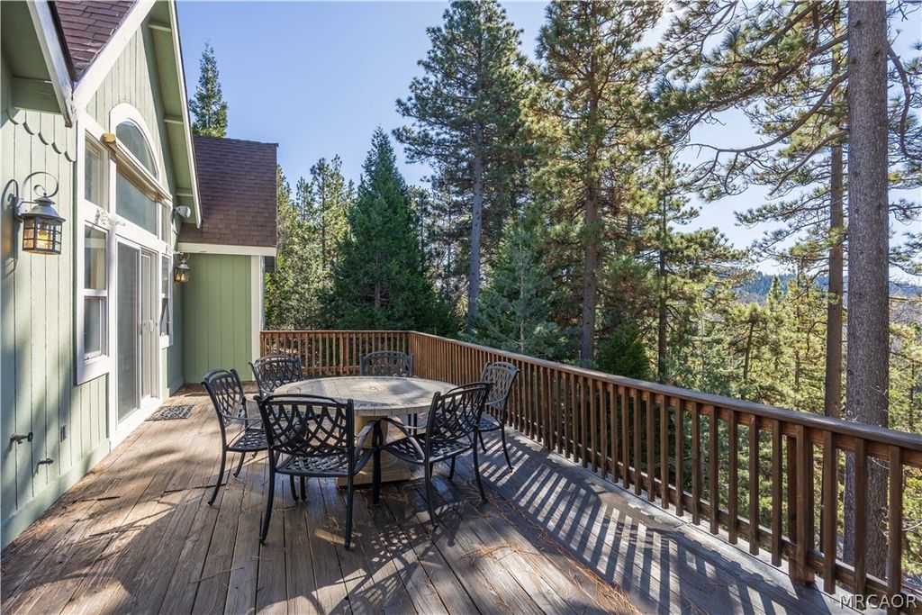 Photo of 173 Grizzly Road, Lake Arrowhead, CA 92352 (MLS # 32600423)