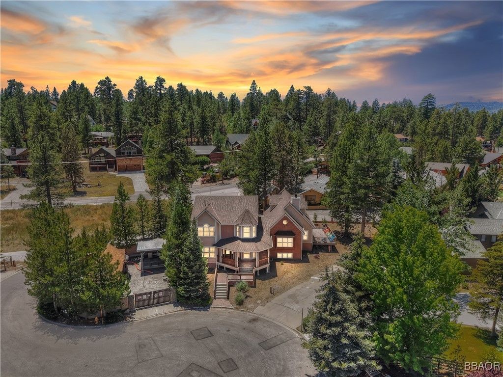 Photo of 494 Lakeview Court, Big Bear Lake, CA 92315 (MLS # 32501758)