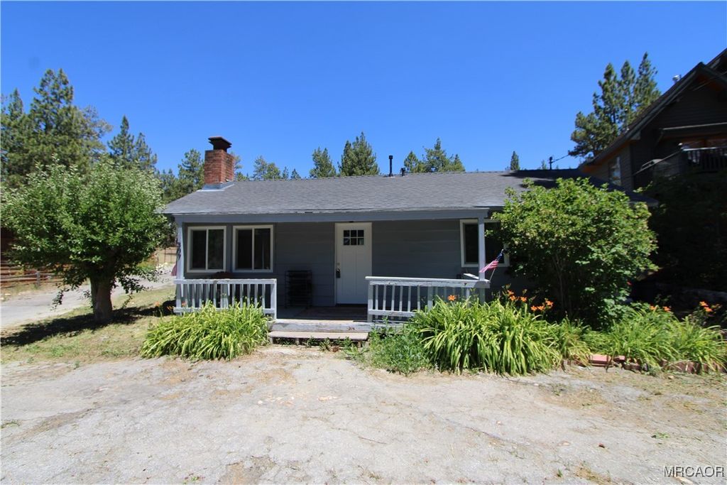 Photo of 307 Arroyo Drive, Big Bear Lake, CA 92315 (MLS # 32502745)