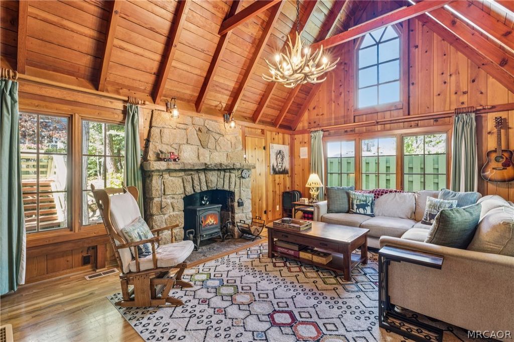 Photo of 28772 Cedar Drive, Lake Arrowhead, CA 92352 (MLS # 32601094)