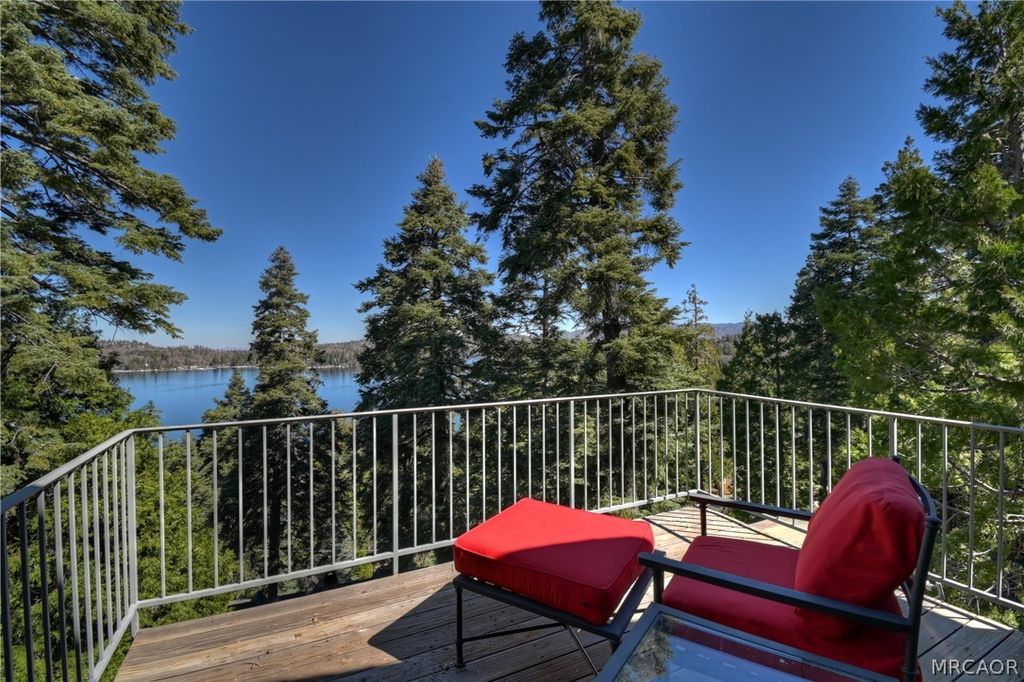 Photo of 319 Mittry Lane, Lake Arrowhead, CA 92352 (MLS # 32600495)