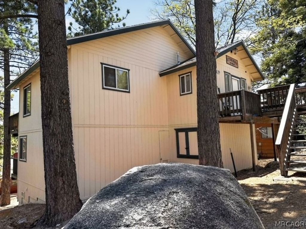 Photo of 33159 Holcomb Creek Drive, Green Valley Lake, CA 92341 (MLS # 32601053)