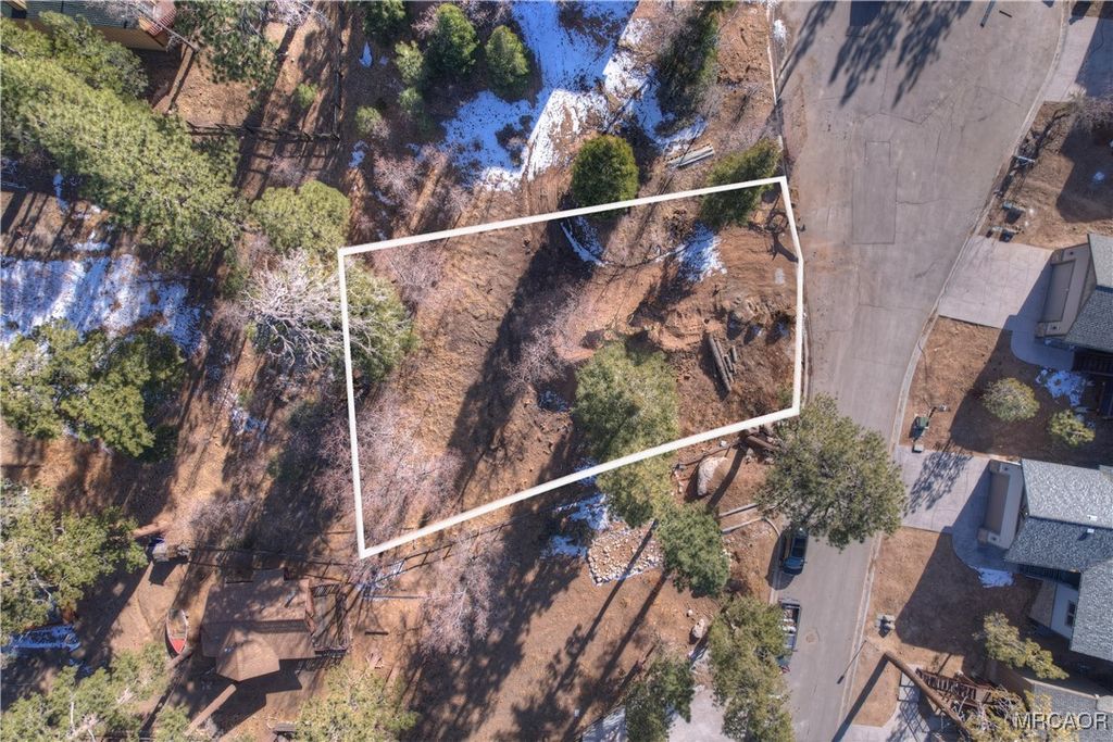 Photo of 859 Pine Meadow Court, Big Bear Lake, CA 92315 (MLS # 32502675)