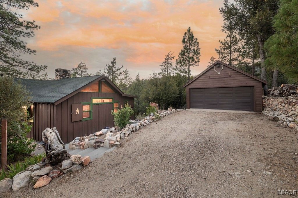 Photo of 59 Lakeview Trail, Fawnskin, CA 92333 (MLS # 32502000)