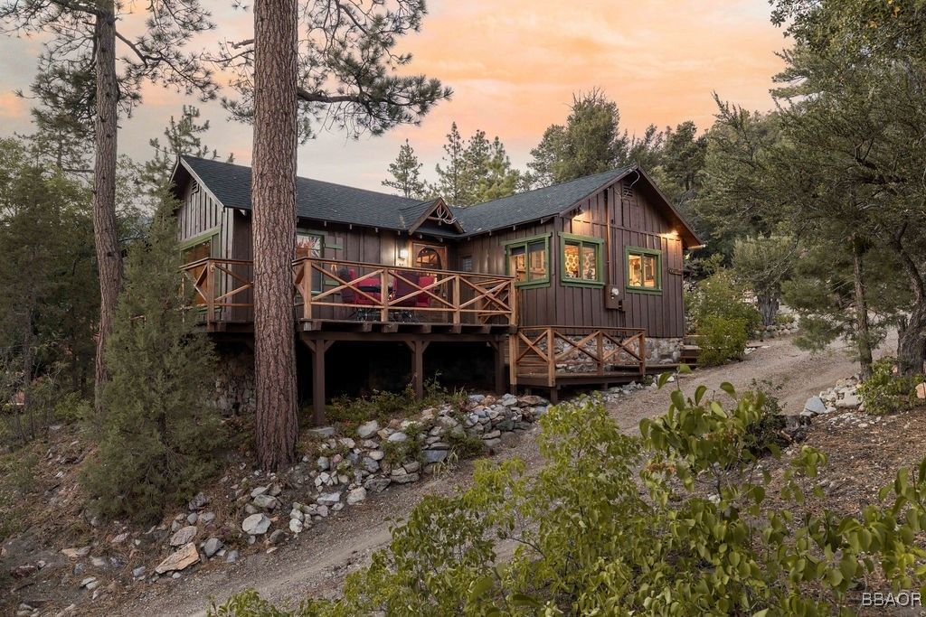 Photo of 59 Lakeview Trail, Fawnskin, CA 92333 (MLS # 32502000)