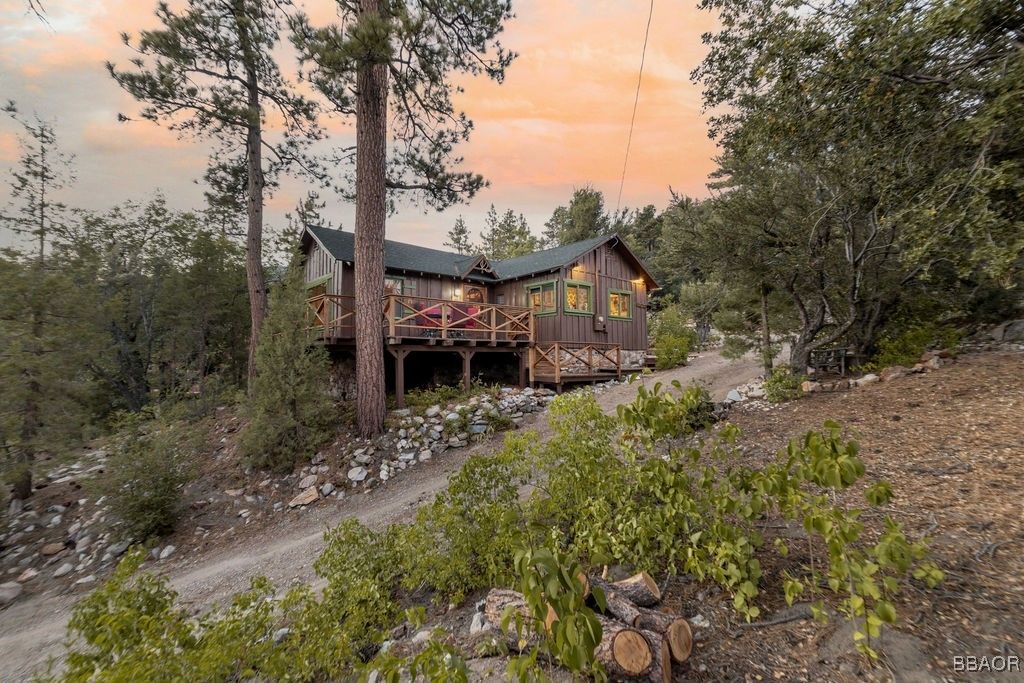 Photo of 59 Lakeview Trail, Fawnskin, CA 92333 (MLS # 32502000)