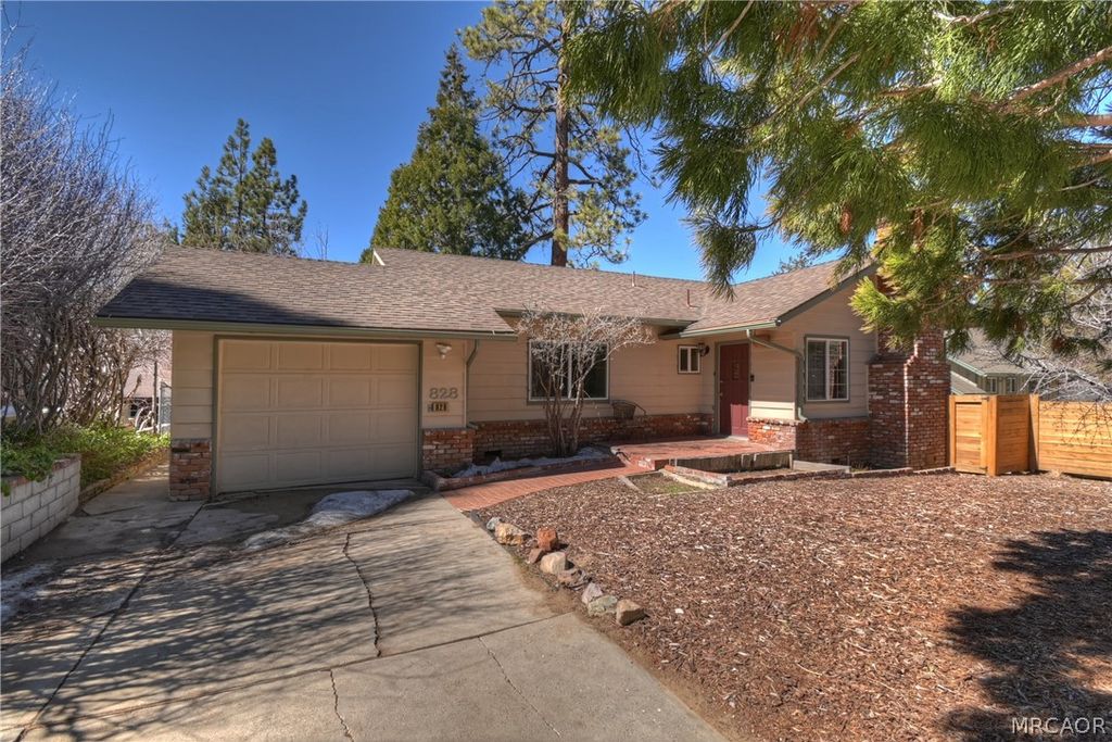 Photo of 828 Tehama Drive, Big Bear Lake, CA 92315 (MLS # 32600526)