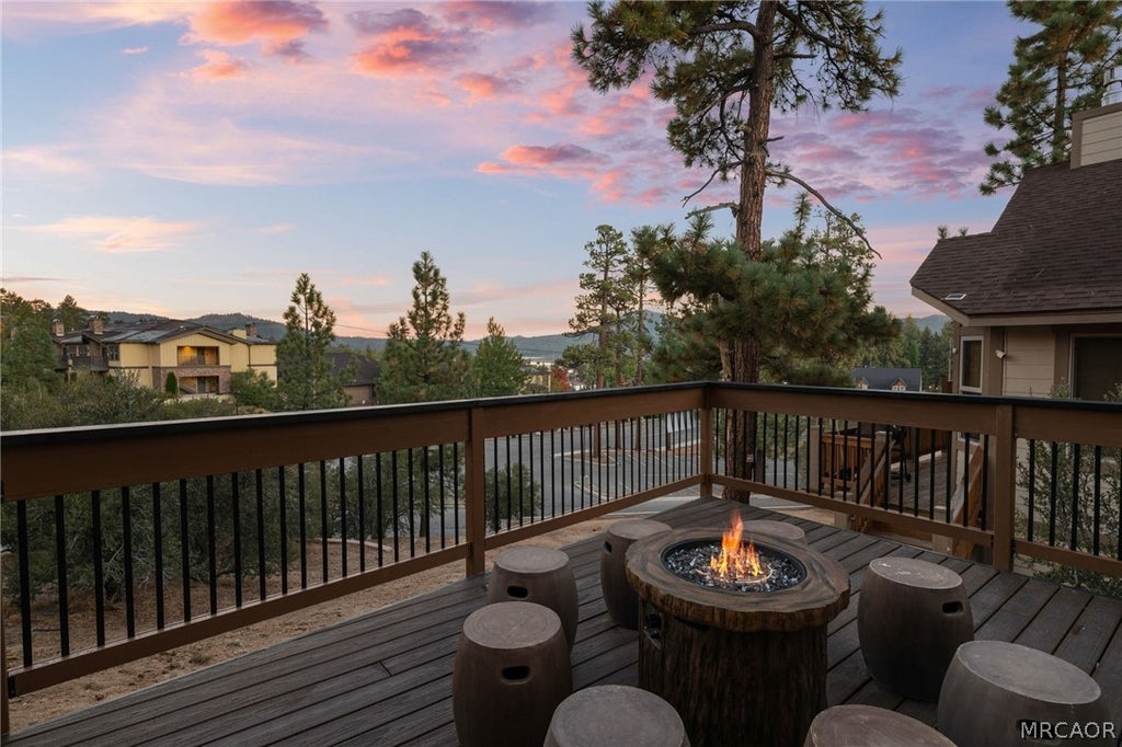 Photo of 807 Cameron Drive, Big Bear Lake, CA 92315 (MLS # 32602393)
