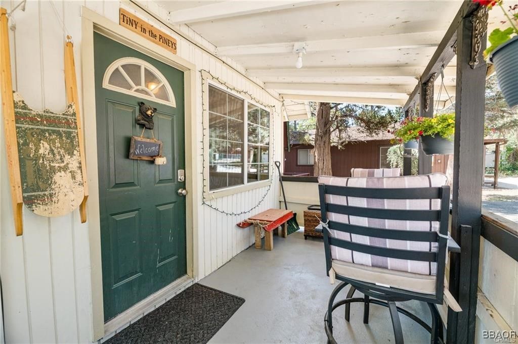 Photo of 517 Moreno Lane, Sugarloaf, CA 92386 (MLS # 32500742)